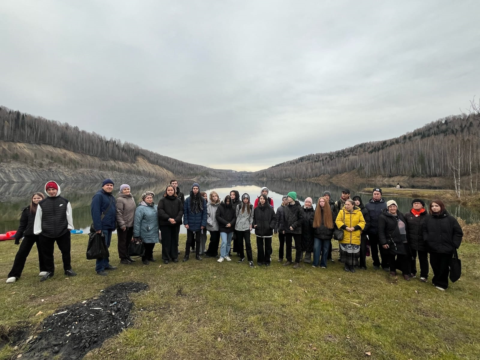 Осеннее настроение у озера: как мы отмечали День дедушек и бабушек